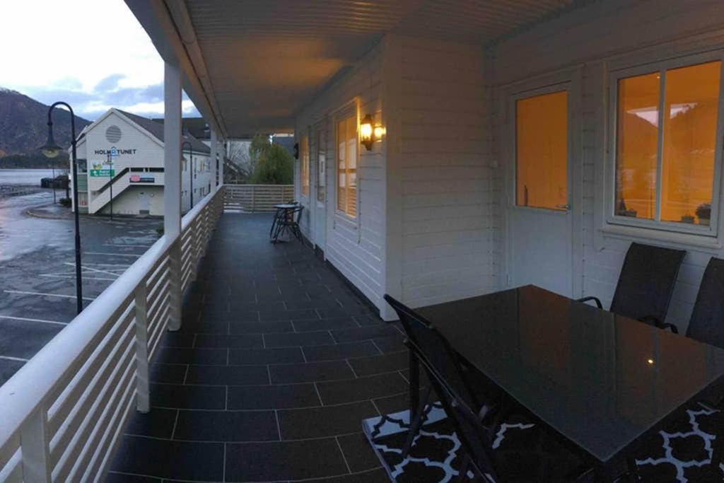 Balestrand Fjordapartments Holmen 19A Exterior photo